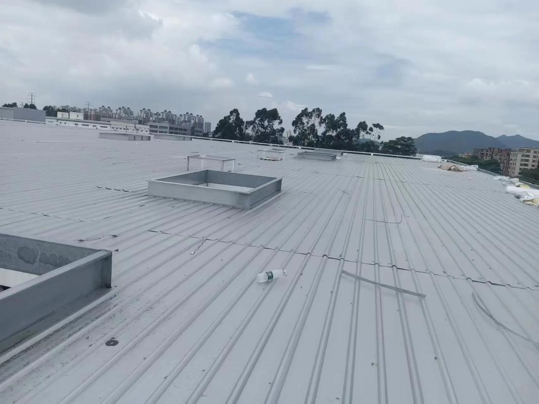 钢结构屋面防水保温工程施工全流程解析 从材料吊装准备到精准安装
